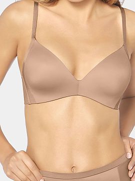 Padded bra Triumph  Bra without underwires Body Make-up Soft Touch P EX 10193526 with light padding was created with women in mind who value a natural look of t