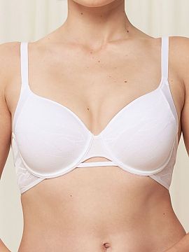 Padded bra Triumph  The Airy Sensation WP 10167696 underwired bra is a model created for women who appreciate the combination of comfort, convenience, and perfe