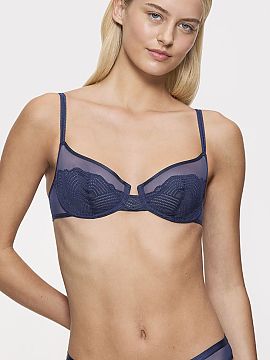 Braceless bra Triumph  The soft bra Delightful Spotlight W 10219854-7064 is an elegant proposition for women who appreciate the combination of a sensual look with 