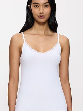 T-shirt Triumph  The Feel Of Cotton 10224994-0003 t-shirt is a perfect combination of comfort and timeless style. Made of certified organic cotton GOTS, it d