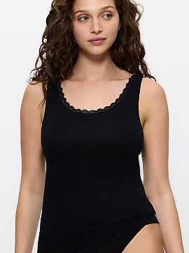 T-shirt Triumph  The Feel Of Cotton 10224975-0004 tank top with wide straps is a perfect combination of comfort and timeless style. Made of soft, breathable 