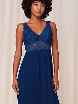 Nightshirt Triumph  Nightshirt Aura Spotlight NDK 03 X 10218288 in an elegant, dark blue color was designed with comfort and peaceful rest in mind. The light, f