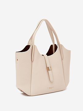 Everyday handbag Step in style