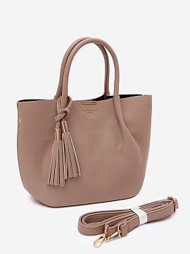 Everyday handbag Step in style  Women\'s handbag made of imitation leather is an elegant and practical accessory that will work perfectly in many stylings. The bag is faste
