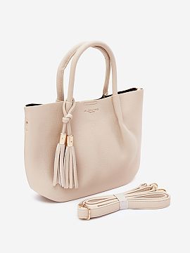 Everyday handbag Step in style  Women\'s handbag made of imitation leather is an elegant and practical accessory that will work well in many stylizations. The bag is fasten