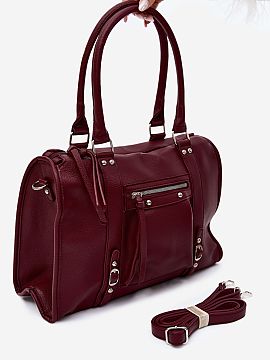 Everyday handbag Step in style  A large bag made of imitation leather is a practical and stylish accessory that will work great for everyday use. The spacious design offers
