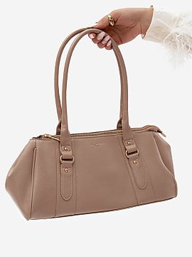 Everyday handbag Step in style  Women\'s handbag made of imitation leather is a practical and stylish accessory that will work perfectly for everyday use. The universal des