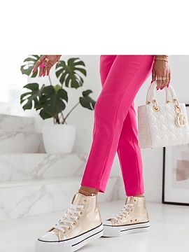 Platform sneakers Solea  High platform sneakers are a stylish proposition for women who like to combine comfort with a fashionable look. The sporty design fits perfe