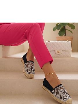 Espadrille Solea  Slip-on espadrilles with a lacy insert at the front are a stylish proposal for warm days, combining comfort with a light, feminine design. T