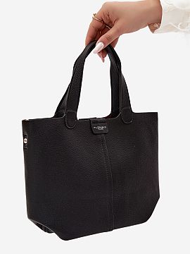 Everyday handbag Step in style