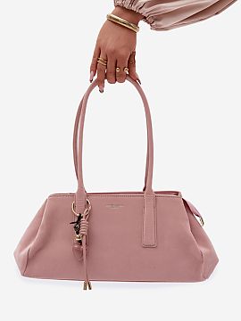 Everyday handbag Step in style  The suede imitation handbag is a stylish and functional accessory that will work great for everyday use. The model is fastened with a zipper