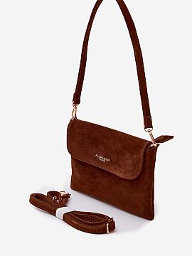 Messenger bag Step in style  A small messenger bag is a practical and stylish accessory, perfect for everyday use. Its compact size allows it to hold the most necessary 