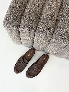Mocassin Step in style  Women\'s moccasins made of eco-suede are a timeless model that you can easily match to various stylizations. Their simple cut makes them gre