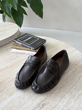 Mocassin Step in style  Women\'s moccasins made of eco-leather are a timeless model that you can easily match with different stylizations. Their simple cut makes th