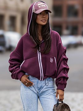 Sweatshirt LaBalancia  The plum-colored SNUG polar fleece sweatshirt is a proposal for people who value comfort, softness, and timeless style. The model was design
