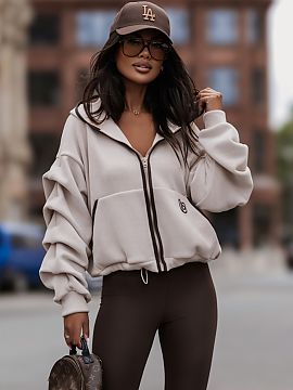 Sweatshirt LaBalancia  The beige SNUG polar fleece sweatshirt is a proposal for people who value comfort, softness, and universal style. The model has been designe
