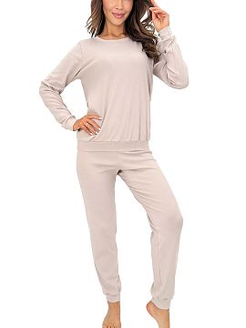 Pyjama Donna  Women\'s Home pajamas is a comfortable set created with peaceful sleep and pleasant relaxation at home in mind. The model is made of soft kn