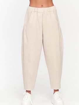 Jumper Makadamia  Women\'s trousers with a loose fit are a perfect choice for women who appreciate comfort and a timeless look. The loose cut provides full fr