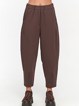 Women trousers Makadamia  Women\'s trousers with a loose fit are a perfect choice for women who value comfort and a timeless look. The loose cut ensures full freedom 