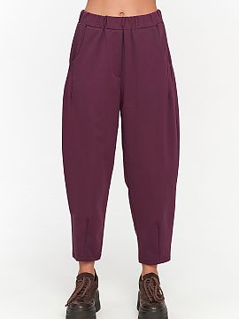 Women trousers Makadamia  Women\'s trousers with a loose fit are a perfect choice for women who value comfort and a timeless look. The loose cut provides full freedom