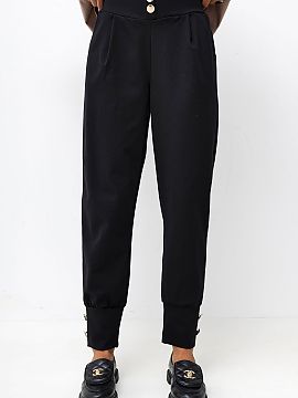 Women trousers Italy Moda  Women\'s jogger pants are a comfortable and stylish proposal that will work great in both casual and more elegant stylings. The model is mad