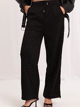 Tracksuit trousers Italy Moda  Women\'s wide leg sweatpants are a stylish proposal that combines the comfort of a sporty cut with a trendy, bold finish. The model is made 