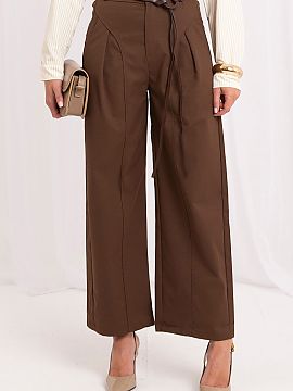 Culottes Italy Moda  Women\'s culotte pants are an elegant and versatile model that fits perfectly into timeless trends. Smooth material and wide 7/8 length legs