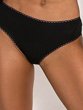 Panties Róża  Women\'s briefs Pure Promise No. 32 is a classic model in timeless black, which combines the comfort of everyday wear with feminine, decorat