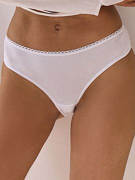 Panties Róża  Pure Promise No. 20 are classic cotton briefs that combine the comfort of everyday wear with subtle, feminine aesthetics. The smooth front i