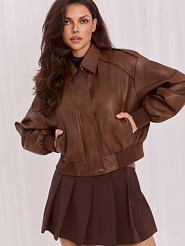 Jacket Italy Moda  Women\'s faux leather bomber jacket is a stylish proposal for the autumn/winter/spring season. The model of standard length is made of smoot