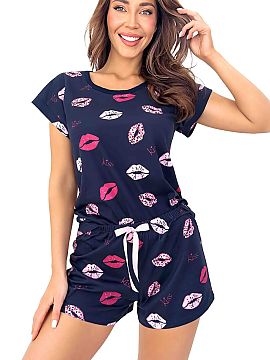 Pyjama Donna  The women\'s cotton pajama set Kiss Short is a light set perfect for warm nights and peaceful relaxation at home. The model was produced in 