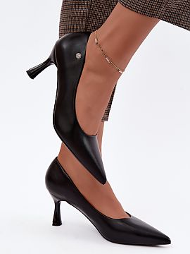 Block heel pumps Step in style  Classic women\'s pumps from the Vinceza brand are a timeless model that will work perfectly in elegant stylizations for many occasions. The 