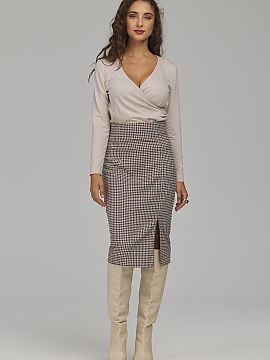 Skirt Nife  Elegant midi skirt with a fitted fit and high waist. The model reaches below the knee, emphasizing the silhouette and creating a feminine, h