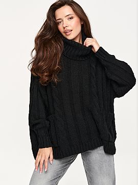 Turtleneck Makadamia  Oversized women\'s sweater is a perfect choice for colder days. The model stands out with a high, wide turtleneck that elegantly wraps aroun