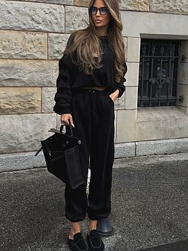 Set LaBalancia  The black GIGI set is a universal proposition for women who value comfort, casual style, and timeless color scheme. The set consists of a sw