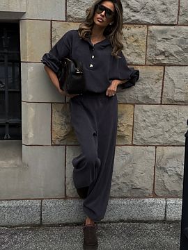 Set LaBalancia  The VENICE set in graphite color is a stylish and comfortable proposition for women who appreciate a casual, modern look. The universal cut 