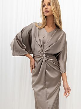 Evening dress Rue Paris  An elegant satin imitation dress is a perfect choice for parties, ceremonies, and special occasions. The smooth, delicately shimmering mater