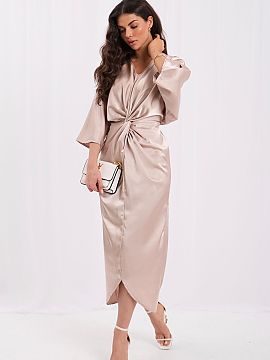 Evening dress Rue Paris  An elegant satin imitation dress is a perfect choice for parties, ceremonies, and special occasions. The smooth, subtly shimmering material 