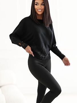 Jumper Factory Price  Stylish bat-style women\'s sweater is a stylish proposition for women who appreciate the combination of comfort and feminine details. Made o