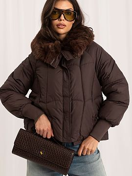 Jacket Factory Price  Women\'s quilted jacket is a perfect proposition for cold autumn and winter days. The classic cut of standard length and smooth material mak