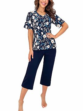 Pyjama Donna  Women\'s pajamas Irene 3/4 is a stylish set that combines a feminine look with comfort during sleep and home relaxation. Made of soft, pleas