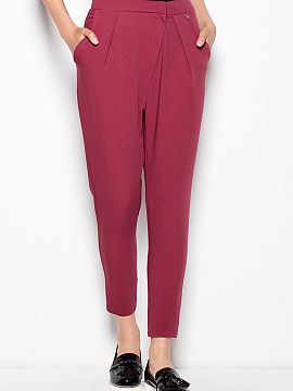 Women trousers Venaton  Comfortable trousers with long, tapered legs. Waist pockets. Comfortable and practical recommended for everyday wear.