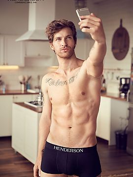Boxers Henderson  Black, classic, close-fitting men\'s boxers. Expressive elastic band with the producer\'s logo on the waist. Made of high quality fabric.
