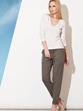 Women trousers Figl  Original, very impressive trousers made of the highest quality material. The model has tapered legs and a loose cut near the thighs. The tro
