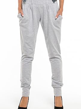 Tracksuit trousers Tessita  Sporty knit sweatpants with pockets and a ribbed leg hem. Ideal for many stylings.



