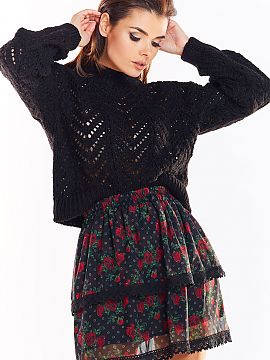 Skirt awama  Mini skirt made of two frills overlapping each other. The bottom of each frill is finished with lace which adds character to the skirt. Elas