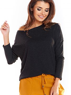 Jumper awama  Long sleeve sweater with a classic cut. Made of pleasant to the touch knitwear, whose main component is viscose. Fits to many stylings to sk