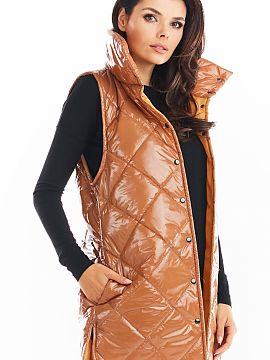Gilet awama  Quilted, warm vest with a high collar, fastened with buttons. Autumn must have in 4 colours: beige, black, green and red. Ideal for outfits 