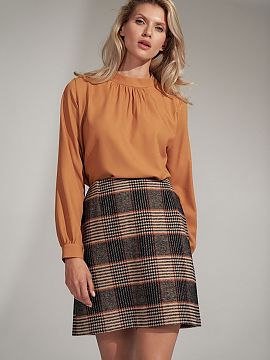 Short skirt Figl  Trapeze mini skirt in plaid, with darts at the front and back, no pockets, fastened at the back with a covered zip, unlined.