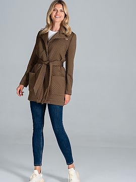 Coat Figl  Short quilted coat, unbuttoned, tied with a belt, with a collar, patch pockets at the front, unlined.